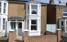 No43: Versatile 4Br Coastal Home With Summer House